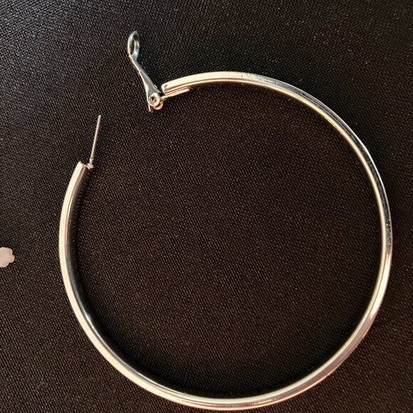 Guess Silver Hoop Earrings NWT - Picture 4 of 5
